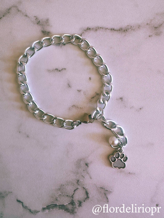 Paw and pearl linked bracelet