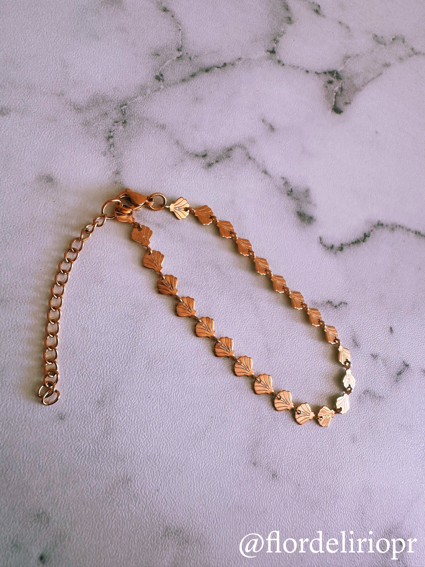 Beach gold shells bracelet