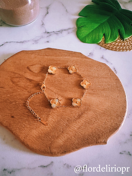 Gold flowers bracelet